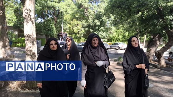 همایش پیاده‌روی کارکنان آموزش‌وپرورش کهگیلویه و بویراحمد به مناسبت هفته معلم و ولادت امام رضا (ع)