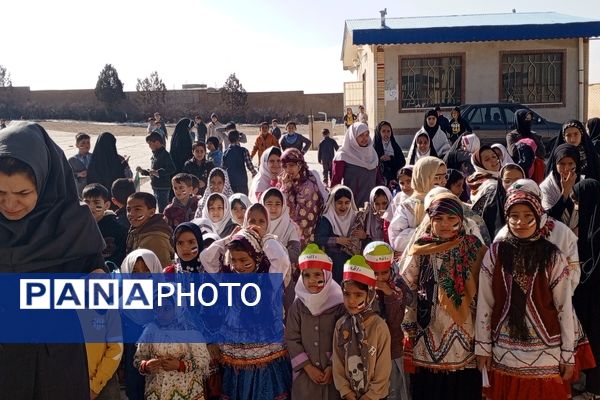 جشن دهه فجر در مدرسه شهید معتمدی