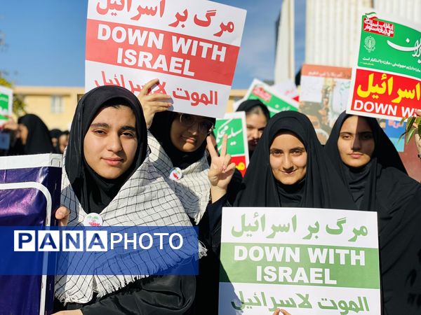 راهپیمایی عظیم ۱۳ آبان ماه، با حضور پرشور دانش‌آموزان ولایتمدار و مردم غیور و همیشه در صحنه مه‌ولات