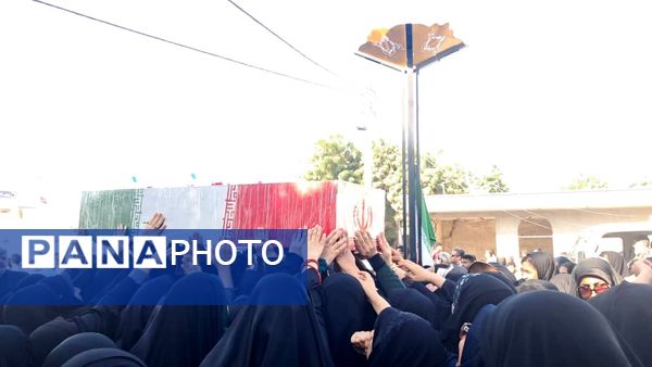 تشییع باشکوه شهید گمنام با بدرقه پرشور دانش‌آموزان