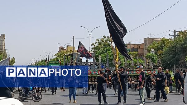 تشییع پیکر دو تن از شهدای جنگ تحمیلی رژیم صهیونیستی همزمان با مراسم تاسوعای حسینی ، در شهرستان ملارد