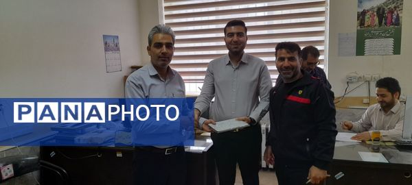 مسابقه طناب کشی و تیراندازی با تفنگ بادی در زاوه