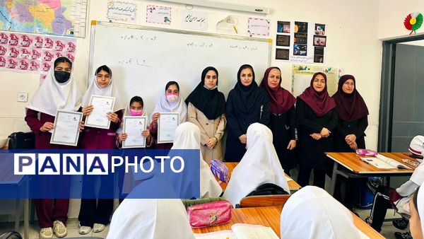 تقدیر از برگزیدگان ویژه‌برنامه هفته جهانی فضا در مدارس حاجی‌آباد