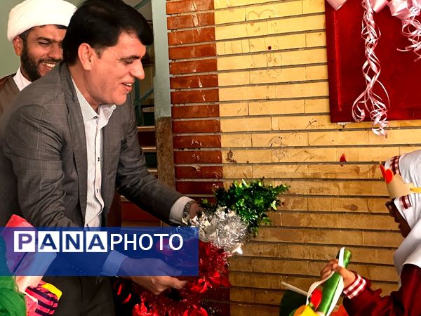 جشن شکوفهها و طنین زنگ مهر در مدرسه فاطمه الزهرا شهرستان جاسک