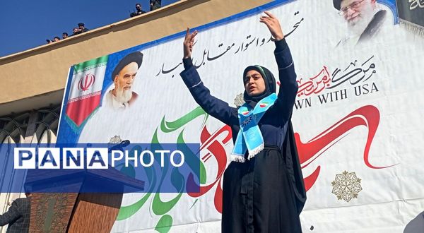 حضور پررنگ پیشتازان، جلوه‌ای از نشاط و بصیرت دانش‌آموزی در سیزده آبان