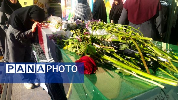 حضور پرمهابت شهید گمنام به مدرسه حضرت زینب صدرا و گرامیداشت مراسم پرچم‌گردانی امام حسین(ع) در هشتگرد