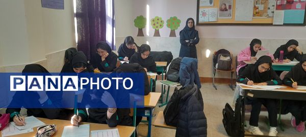برگزاری آزمون پایش در دبیرستان فرزانگان استعداد درخشان شهرستان ملارد