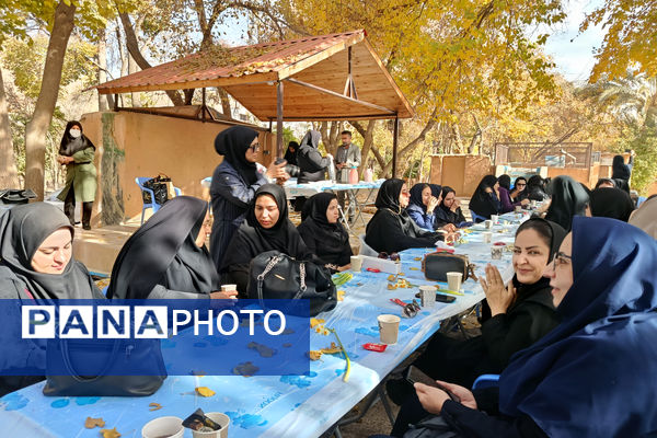 محفل صمیمی کارکنان اداری ناحیه ۴ شیراز به مناسبت روز زن