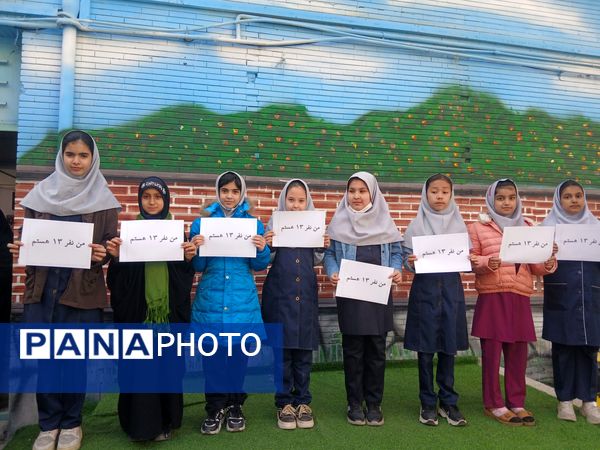 طنین شعارهای انقلابی در دبستان دخترانه میثاق به مناسبت ۱۳ آبان