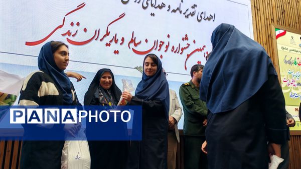 اختتامیه پرسش مهر و تقدیر از نخبگان علمی و سلامت منطقه ۱۹ 