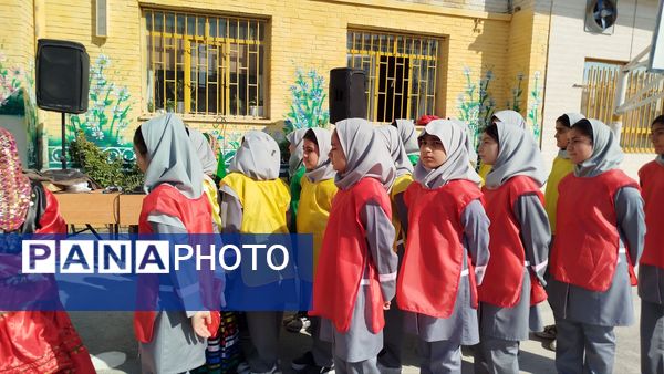 مشعل المپیاد ورزشی ناحیه ۷ در دبستان شهدای راه آهن روشن شد