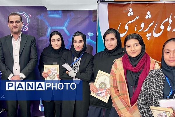 بازدید رئیس اداره آموزش و پرورش کهریزک از نمایشگاه دستاوردهای دانش‌آموزی در اداره کل آموزش و پرورش شهرستانهای تهران 