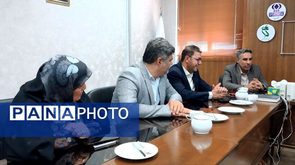 مدیر آموزش و پرورش ناحیه 2 زنجان با حضور در سازمان دانش‌آموزی روز خبرنگار را گرامی داشت