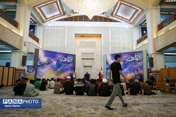 اعتکاف دانش‌آموزی در مسجد جامع شهرک غرب