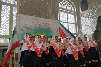 هفته دفاع مقدس و غبار روبی مزار شهدای جنگ ۱۲ روزه در امام زاده عبدالله (ع) ناحیه دو شهرری 