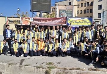 حضور حماسی دانش‌آموزان شهرکرد در راهپیمایی ۱۳ آبان