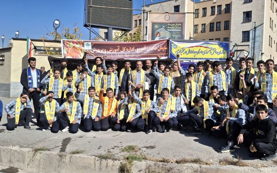 حضور حماسی دانش‌آموزان شهرکرد در راهپیمایی ۱۳ آبان