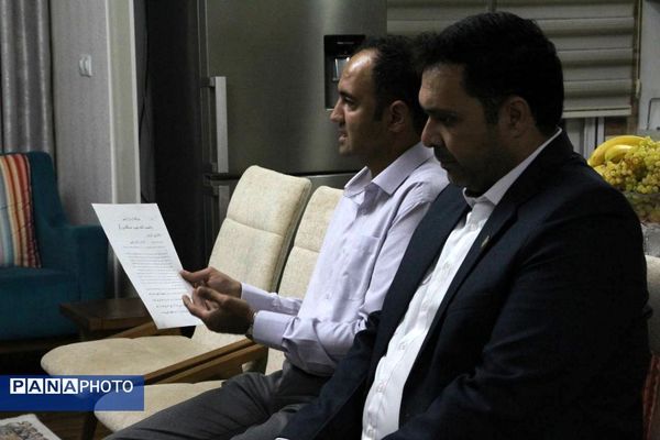 دیدار معاون پرورشی و فرهنگی وزیر آموزش و پرورش با خانواده معلم شهید عبدالله برزگر 