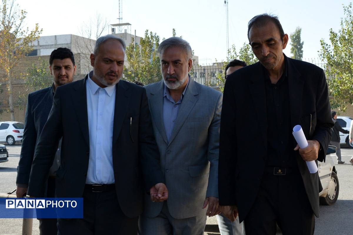 بازدید مدیران‌کل آموزش و پرورش و سازمان نوسازی مدارس استان تهران از زمین چمن روستای اورین