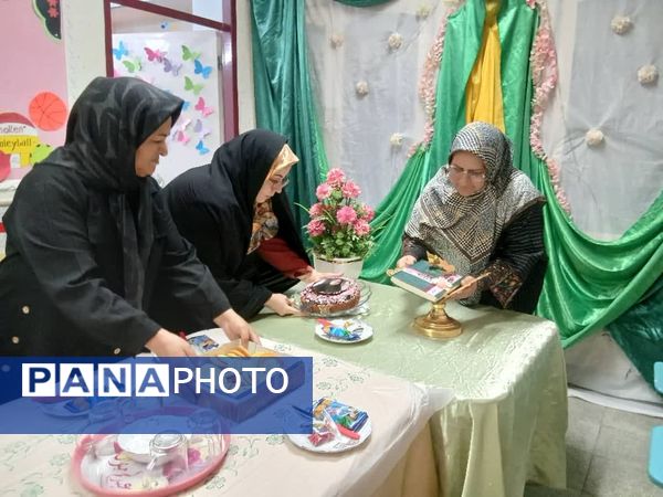 بزرگداشت روز مادر در دبستان ۲۲ بهمن آباده