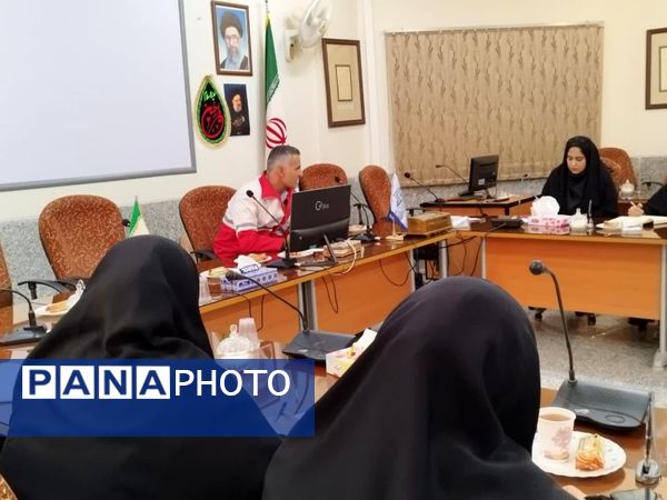جلسه آموزشی ویژه مراقبان سلامت مدارس کاشان