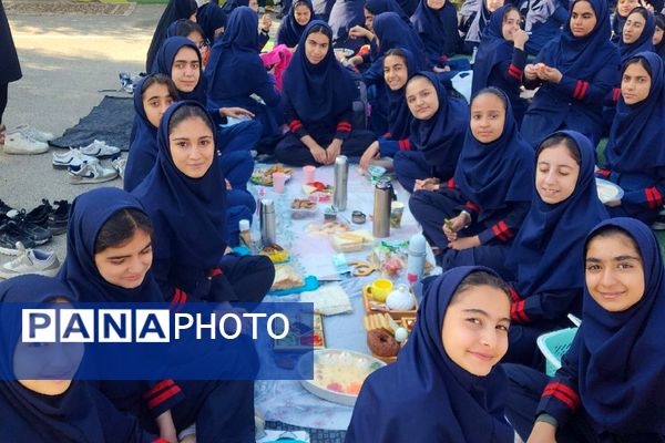 برگزاری اردوی درون‌مدرسه‌ای با محوریت صبحانه سالم در آموزشگاه هیأت امنایی فرزانگان ملارد