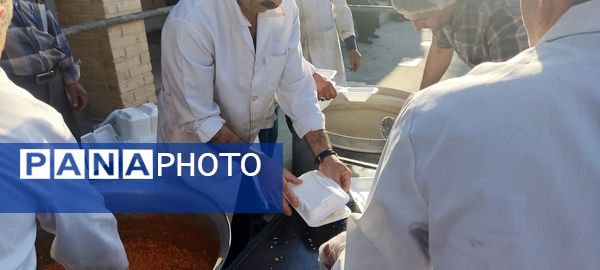 توزیع غذای گرم به‌مناسبت عید سعید غدیر خم در بجنورد