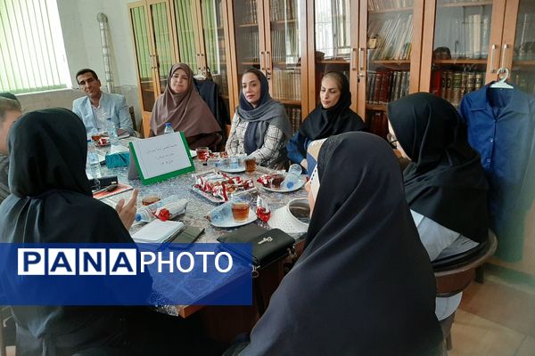 جلسه انجمن اولیا و هیات امنا در مدرسه پویش ناحیه ۳ شیراز