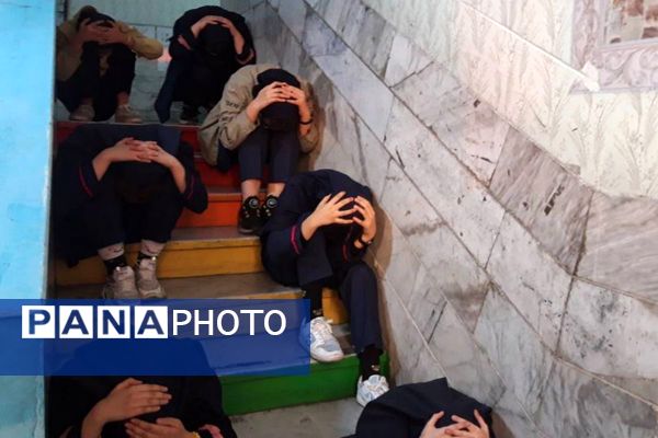 تمرین ایمنی و مقابله با بحران زلزله در مدرسه هدی۱