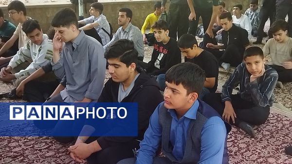 اولین نماز جماعت پایه دهمی ها همراه با کادر دبیرستان شاهد ابوذر غفاری 