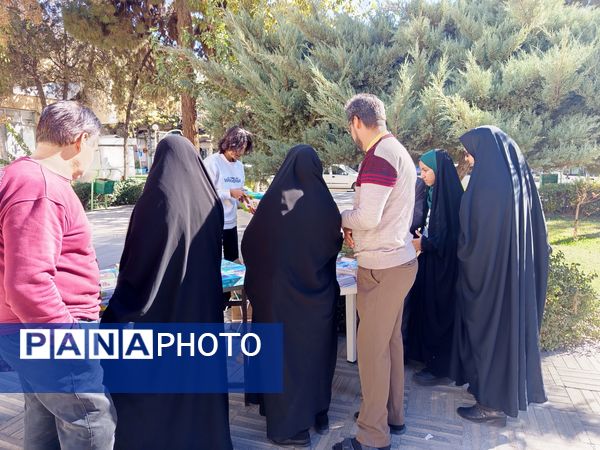 جمعه بازار کتاب در کاشمر