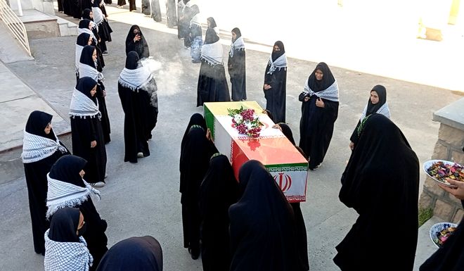 استقبال باشکوه از پیکر شهید گمنام در هنرستان حضرت زهرا (س) شهرستان بن