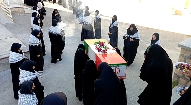 استقبال باشکوه از پیکر شهید گمنام در هنرستان حضرت زهرا (س) شهرستان بن
