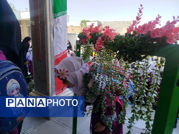 طلوع شکوفه‌های امید در دبستان امین زاده فاروج 
