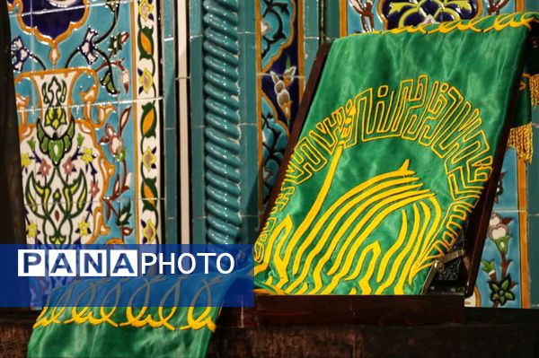 پرچم متبرک امام رضا (ع) در جشن ولادت امام رئوف در مسجد امام حسن عسکری (ع) بجنورد 