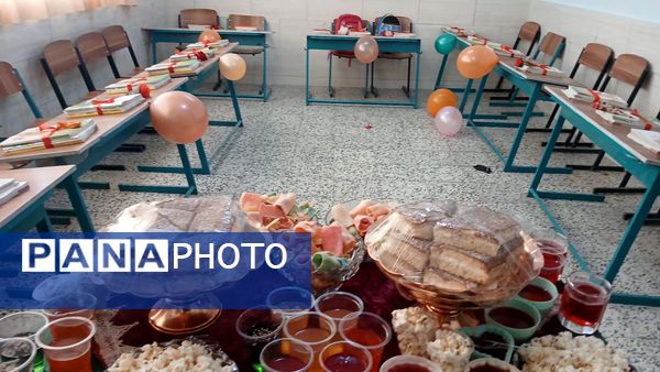  جشن‌ شکوفه‌ها‌ در‌ دبستان‌ شهید‌ دیالمه‌
