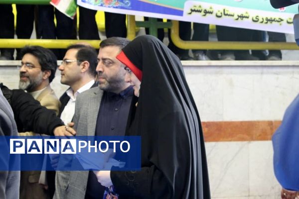 استقبال مردم اهواز از رئیس جمهوری