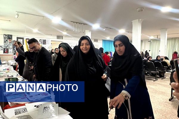نمایشگاه دست‌سازه‌های خلاق در هنرستان تقوی‌پیشگان بهارستان۲