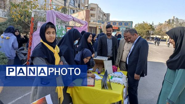 نمایشگاه پیمان مهر در دبیرستان آرمیتا مصلی نژاد
