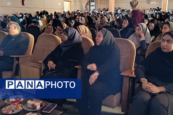 مراسم تجلیل از مقام‌آوران المپیاد رویش ناحیه 4 شیراز