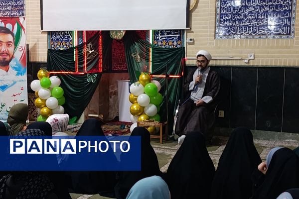 ورود دانش‌ آموزان دختر ناحیه دو شهرری به مراسم معنوی اعتکاف 