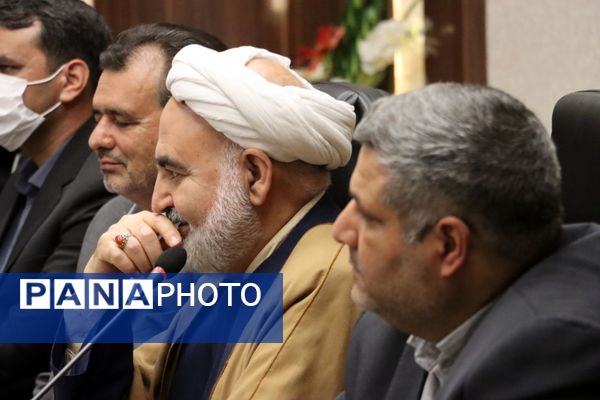 نشست هم‌اندیشی فرهنگیان تربت‌حیدریه با محوریت نهضت مدرسه‌سازی