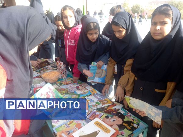 جشن هفته  کتاب خوانی در دبستان فرهنگ فرازمند