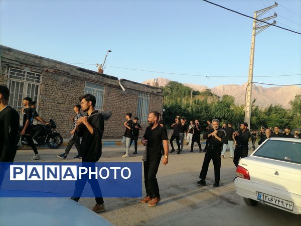 آیین زنجیر زنی و عزاداری روز تاسوعای حسینی