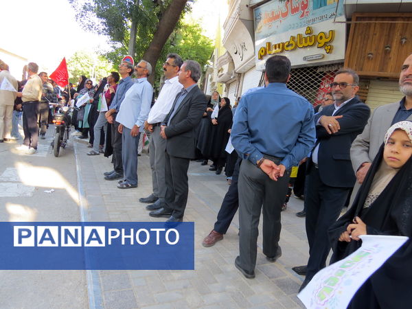 بازدید مدیرکل آموزش پرورش استان خراسان شمالی از غرفه‌های غدیرخم در بجنورد