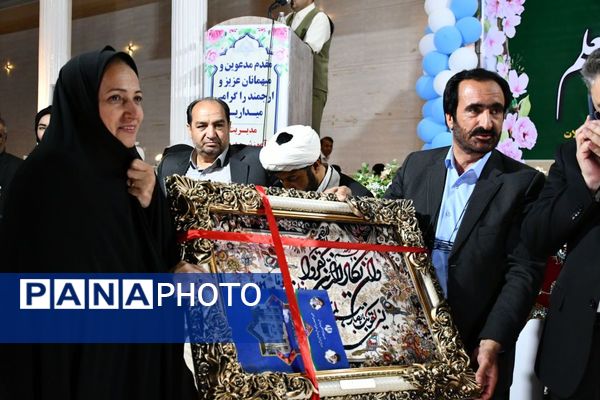 هفته‌ای برای ستایش دانایی؛ جشن معلمان در تالار ملک برگزار شد