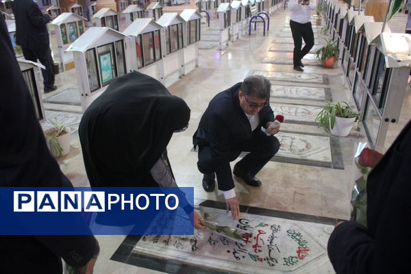 تجدید میثاق مدیرکل امور شاهد و ایثارگران وزارت آموزش و پرورش از شهدا در بوشهر