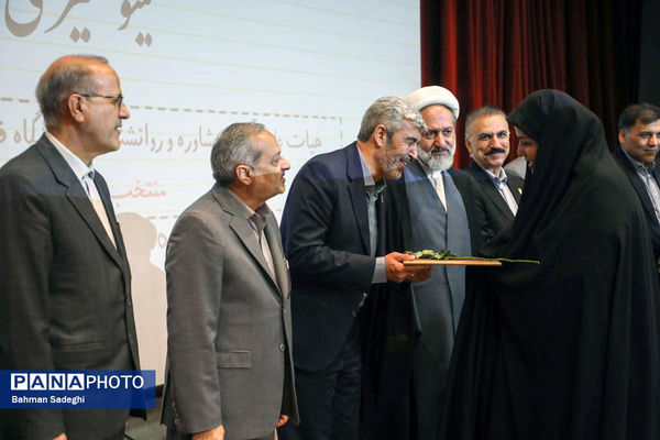 مراسم گرامیداشت روز معلم و تجلیل از اساتید نمونه دانشگاه فرهنگیان