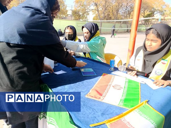 انتخابات شورای دانش آموزی‌ در دبیرستان‌ یغمای‌ نیشابوری(وکیلی 3)