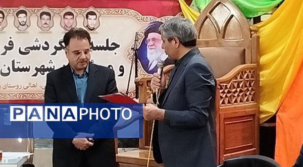 جلسه دهگردشی فرماندار کاشمر در روستای رزق آباد